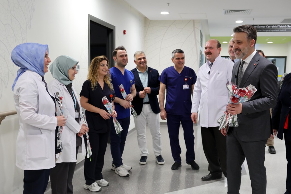 HEMŞİRELER GÜNÜ’NDE SAĞLIK EMEKÇİLERİNE ANLAMLI ZİYARET