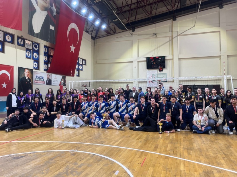Gemlik’te Okul Sporları Voleybol Heyecanı Sona Erdi