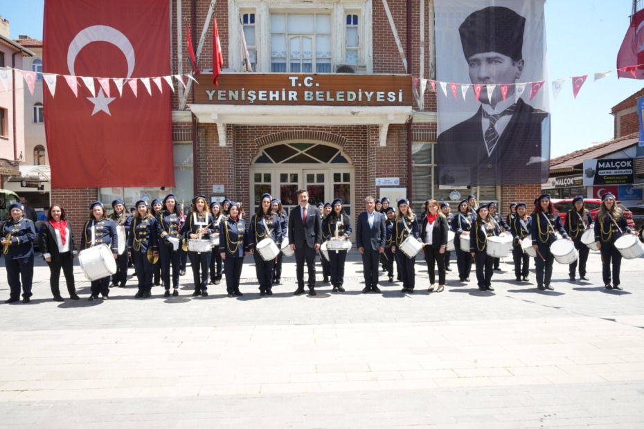 BURSA’NIN İLK BELEDİYE KADIN BANDOSU YENİŞEHİR SOKAKLARINDA!