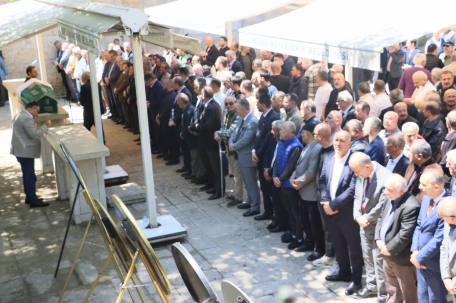 Ayhan Özbek Toprağa Verildi: Bursa Siyaseti Yasta