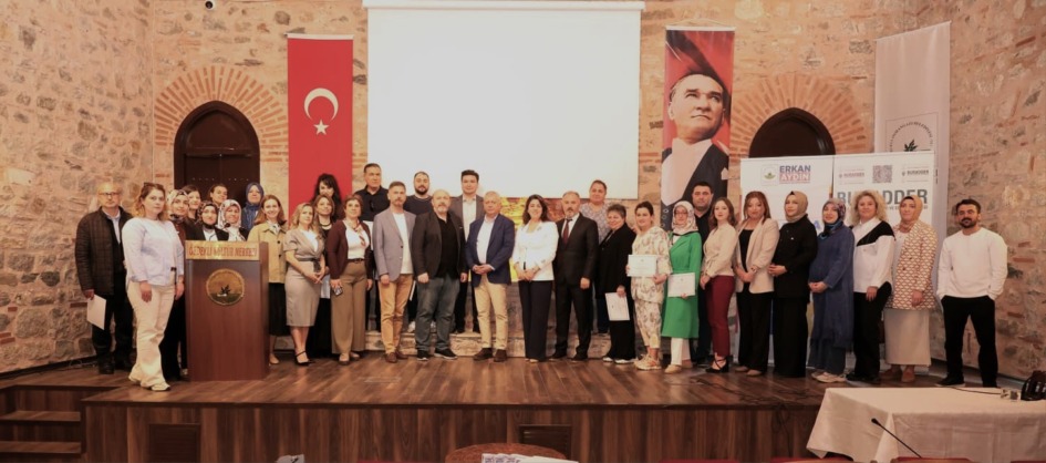 “Ana Baba Okulu” Programını Tamamlayanlar Sertifikalarını Aldı