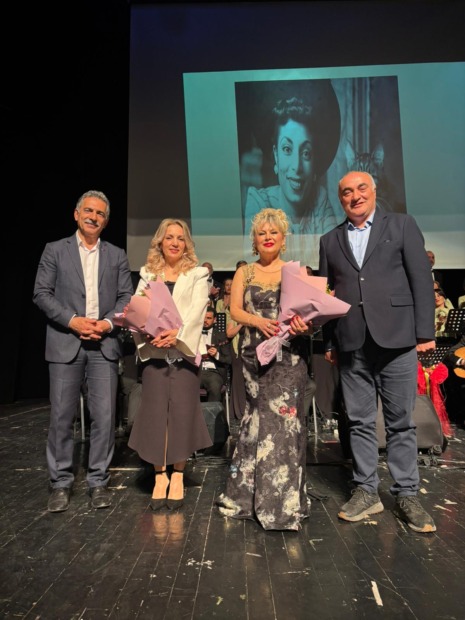 Nilüfer’den “Safiye Ayla”ya saygı