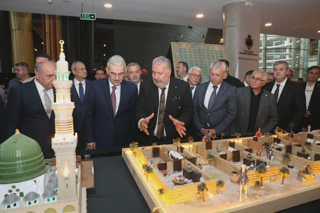 “Mukaddes Emanetler Sergisi” Osmangazi’de Ziyaretçilerini Ağırlıyor