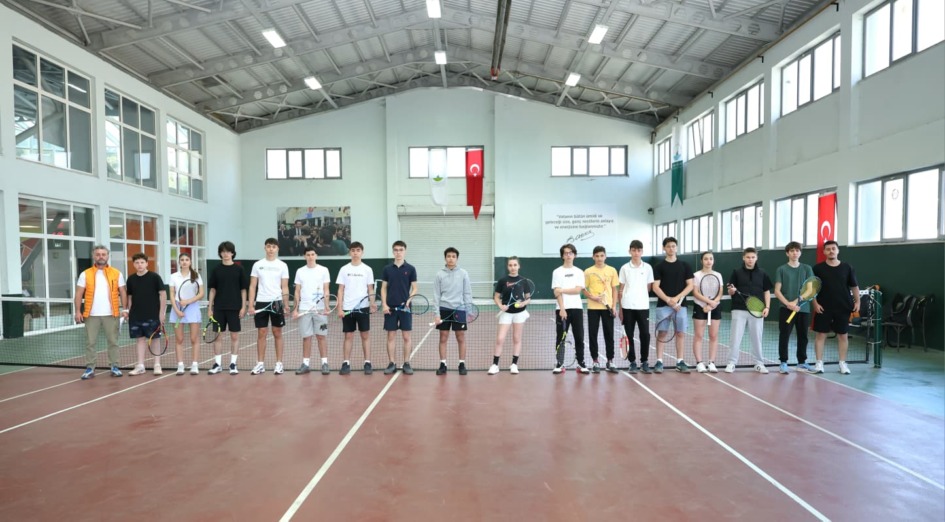 Osmangazi’de 19 Mayıs’a Özel Düzenlenen Tenis Turnuvası Start Aldı