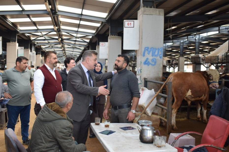 Anahtar Parti’den Bursa Kurban Pazarı Ziyareti