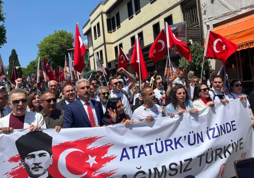 BARİKATLARA, ENGELERE RAĞMEN; ATATÜRK’ÜN İZİNDE, TAM BAĞIMSIZ TÜRKİYE YOLUNDA!