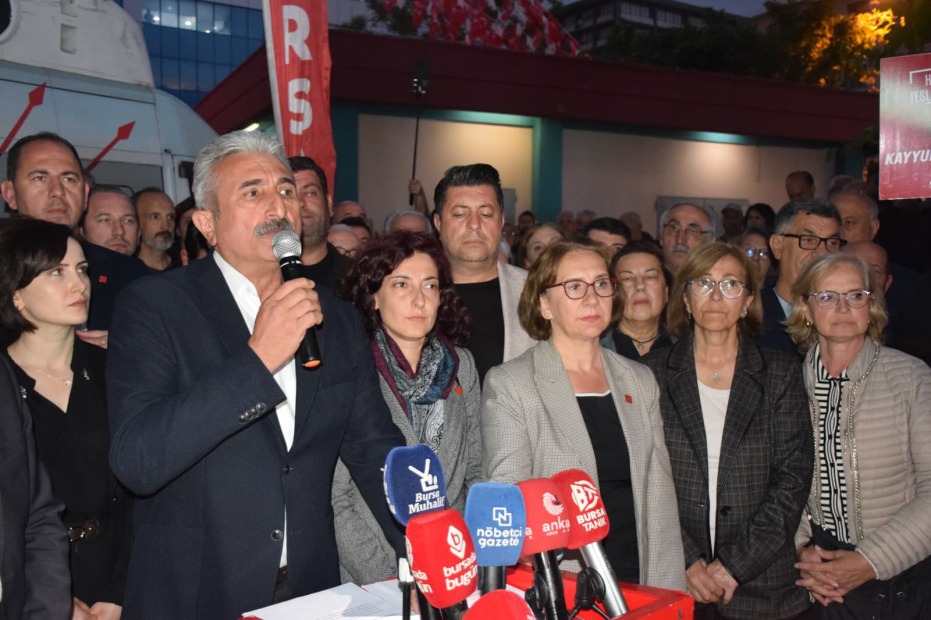 CHP Bursa’da İl Başkanı Nihat Yeşiltaş ve 17 İlçe Başkanı ortak bir bildiri yayınladı.