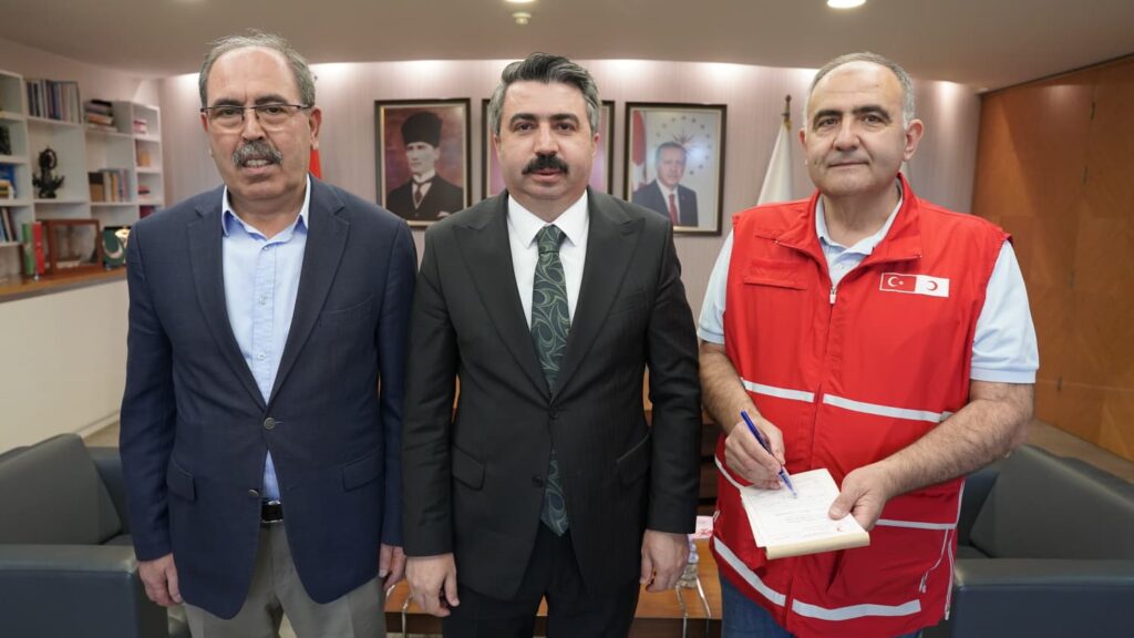 BAŞKAN OKTAY YILMAZ’DAN ANLAMLI BAĞIŞ