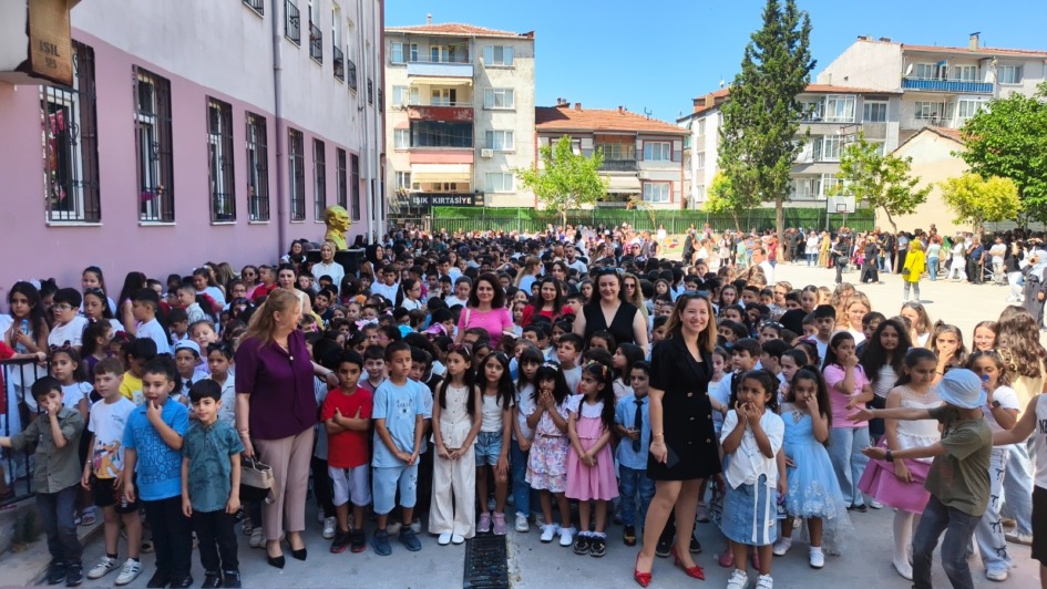 Gemlik’te 21 Bin Öğrenci Karne Heyecanı Yaşadı