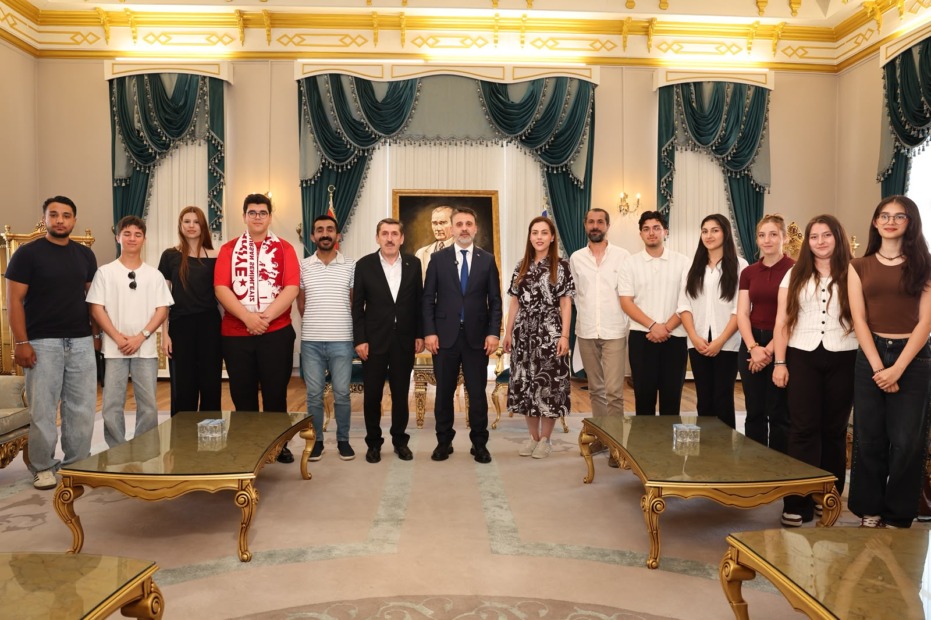 BAŞKAN VEKİLİ BİBA, ŞAMPİYON MARŞIN BESTECİLERİNİ AĞIRLADI