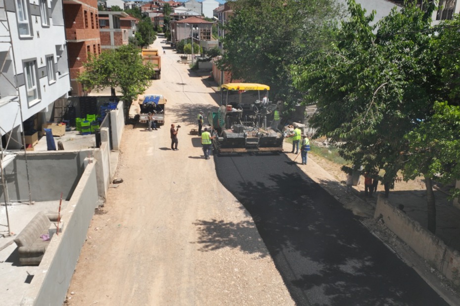 İNEGÖL’DE YOLLAR YENİLENİYOR
