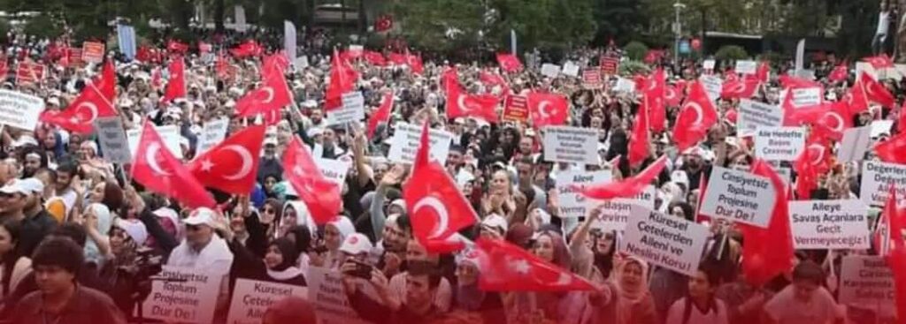 ÇOCUKLARIN SAĞLIKLI GELİŞİMİ VE ZİHİNSEL EGEMENLİĞİ HİÇBİR İDEOLOJİK DAYATMAYA KURBAN EDİLEMEZ!