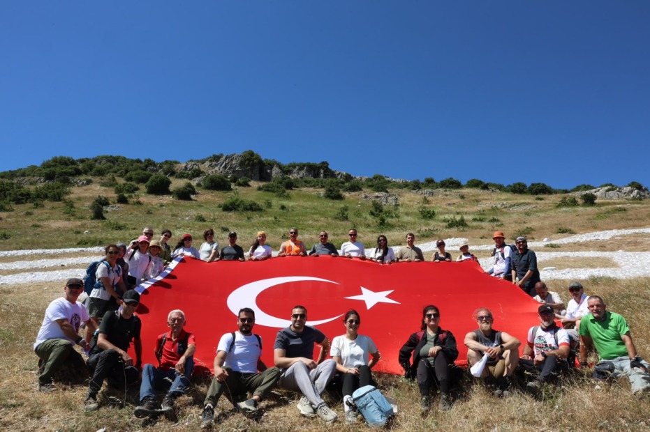 Gemlik Belediyesi’nden Atatürk İmzasına Yenileme Çalışması