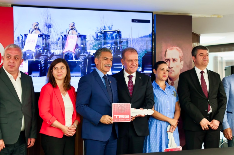 Gemlik Belediyesi Hizmet Filosuna Yeni Ekskavatör Kazandırıldı