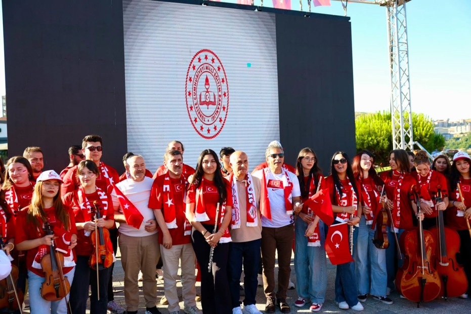 Gemlik’te Dev Ekranda Milli Heyecan