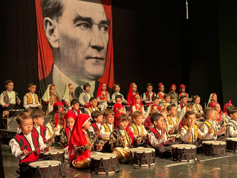 Nilüferli miniklerin mezuniyet sevinci