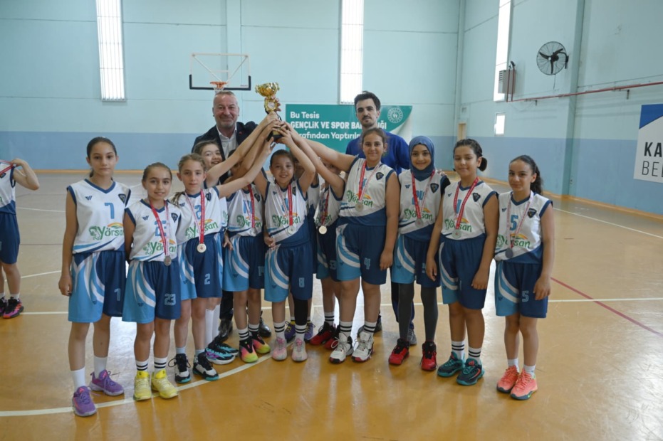 KARACABEY BELEDİYESPOR’DA KUPA SEVİNCİ
