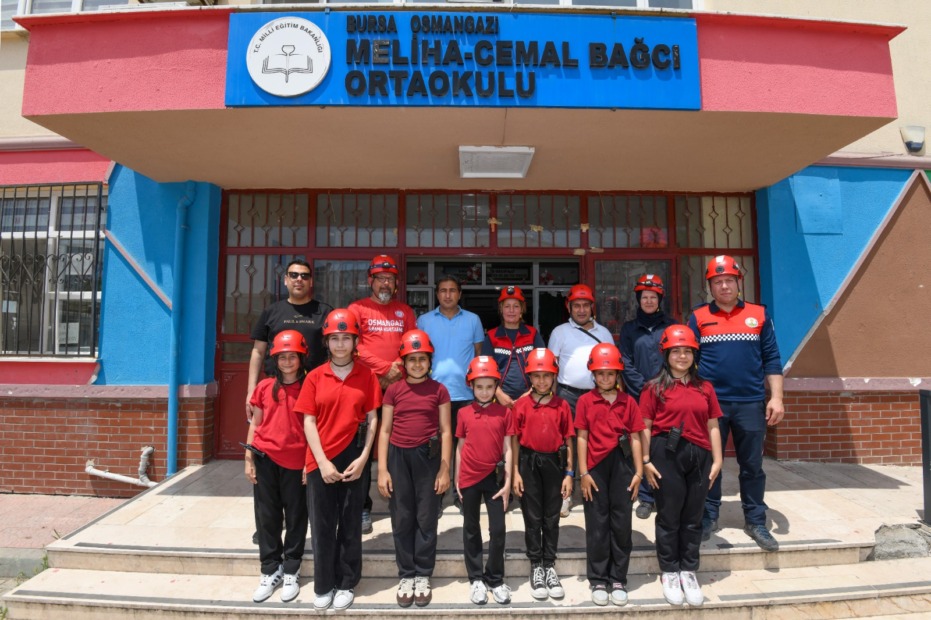 Öğrencilerden Gerçeğini Aratmayan Tahliye Tatbikatı