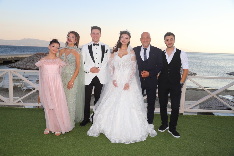 KAYNAR AİLESİNİN MUTLU GÜNÜ