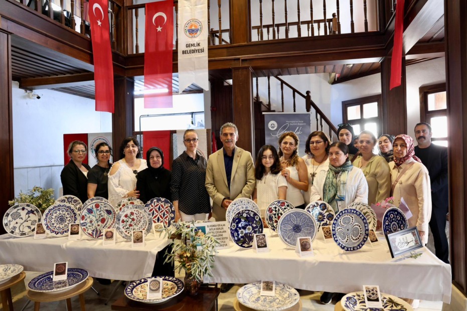Zeytin Dalından Sırlı Gurbete Çini Sergisi Gemliklilerle Buluştu