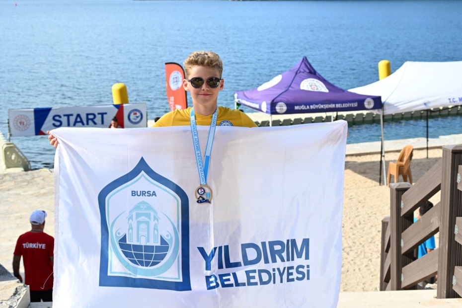 YILDIRIMLI YÜZÜCÜLERE MİLLİ GURUR