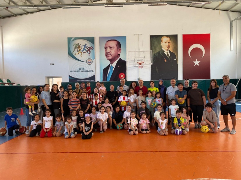 Kaymakam Canbaba Yaz Spor Okullarında Genç Sporcularla Buluştu
