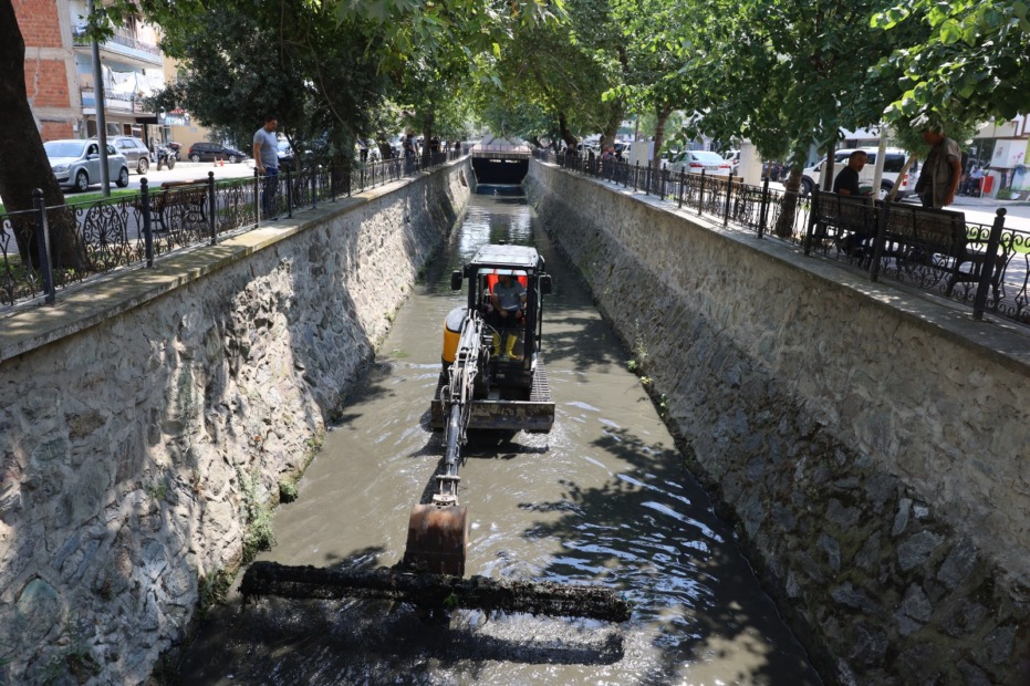 BÜYÜKŞEHİR’DEN DERELERDE TEMİZLİK SEFERBERLİĞİ