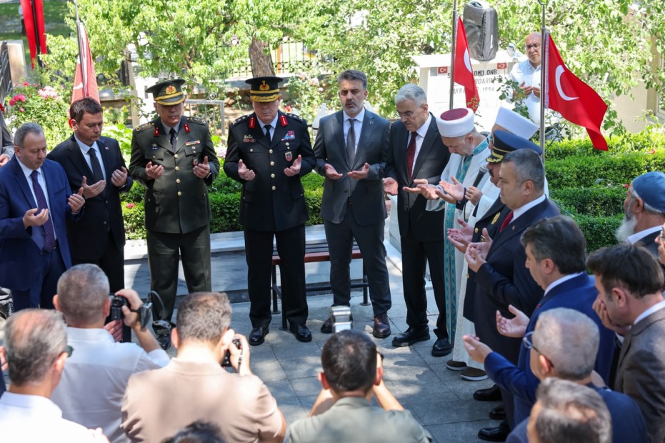 BURSA’DA 15 TEMMUZ PROGRAMI ŞEHİTLER ANMASI İLE BAŞLADI