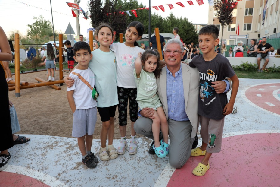 MUDANYA’DA PARKLAR YENİLENİYOR