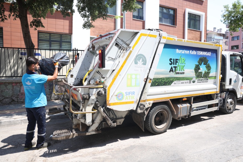 Osmangazi’de Çöp Evden 2,5 Ton Geri Dönüşüm Atığı Çıkarıldı