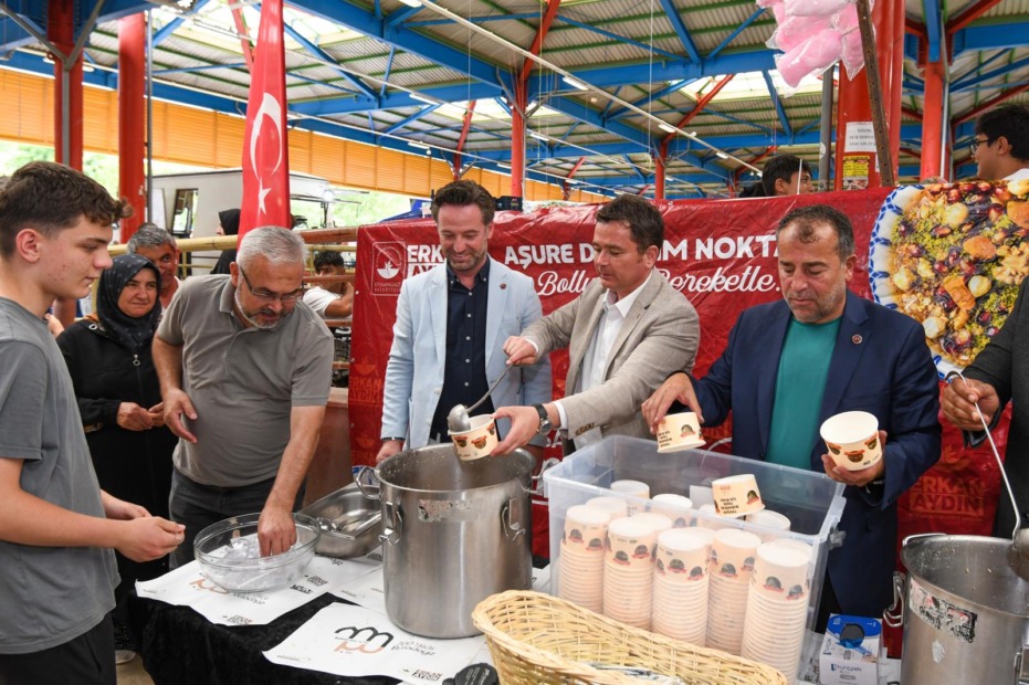 Başkan Erkan Aydın Hamitler’de Aşure Bereketini Vatandaşlarla Paylaştı