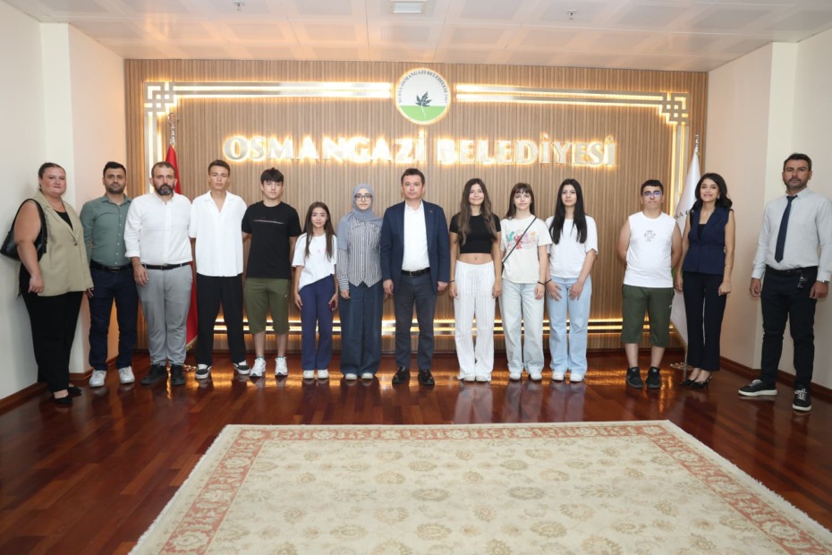 Başkan Erkan Aydın Başarılı Öğrencileri Tebrik Etti