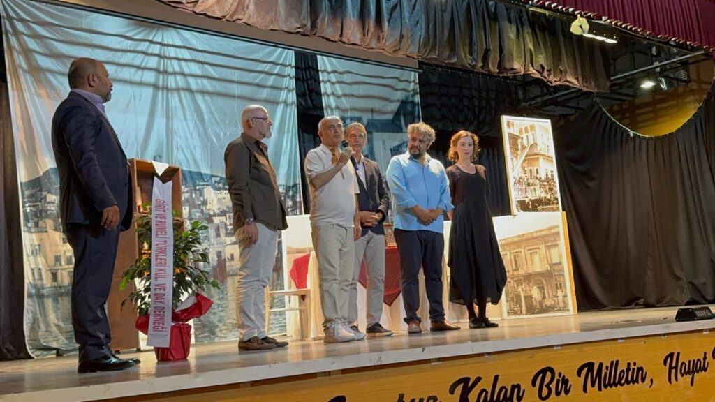 Gemlik’te “Seni Alırsa Fırtına”ya Büyük İlgi: Mübadelenin Acıları Büyük Alkış Aldı
