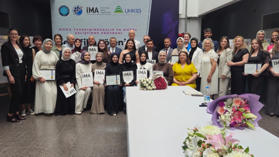 GELECEĞİN MODA TASARIMCILARI SERTİFİKALARINI ALDI