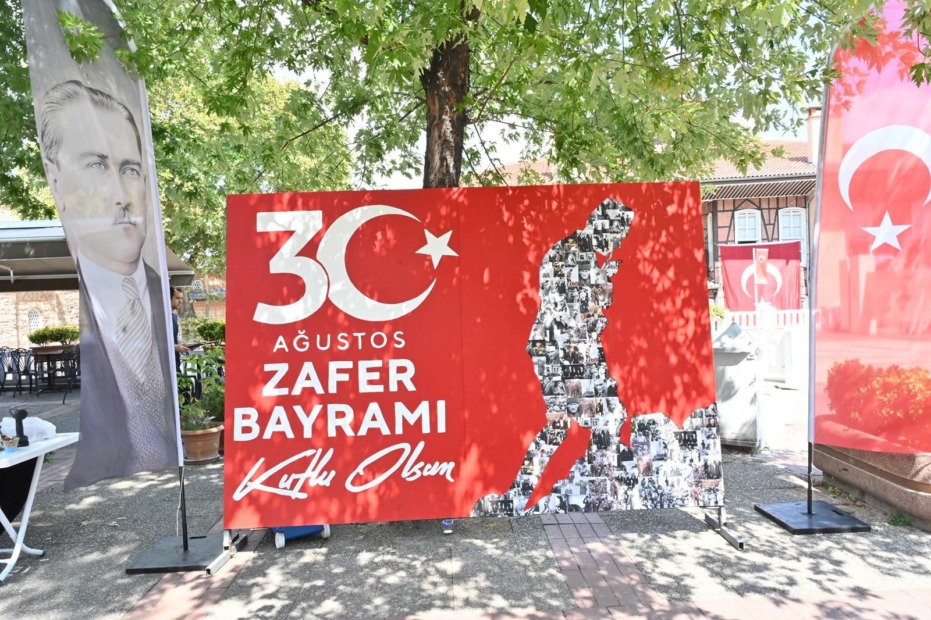 BURSALILARDAN ZAFER BAYRAMI’NA ANLAMLI İZ