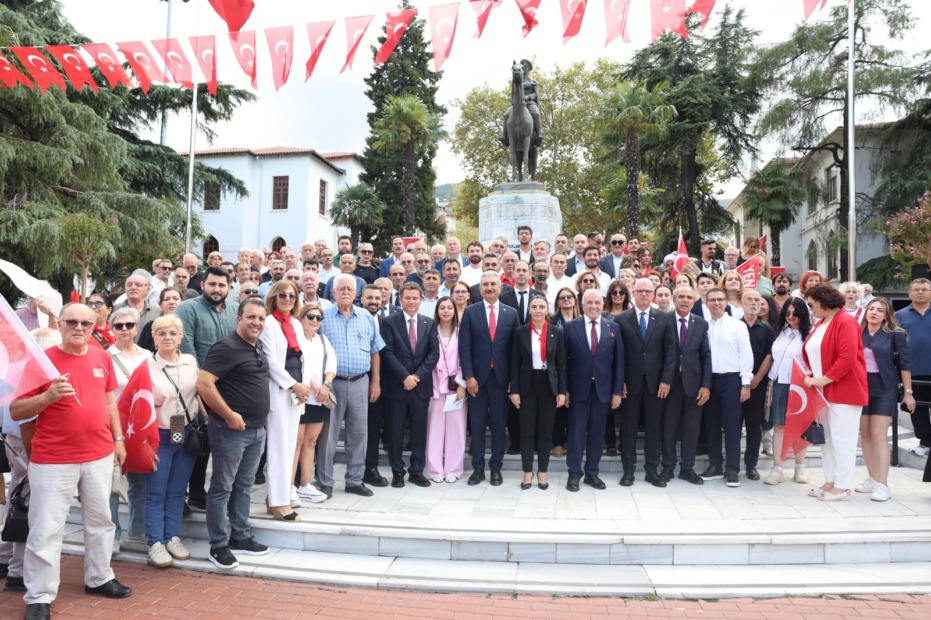 Yeni Parti Bursa’dan Zafer Bayramına Coşkulu Kutlama