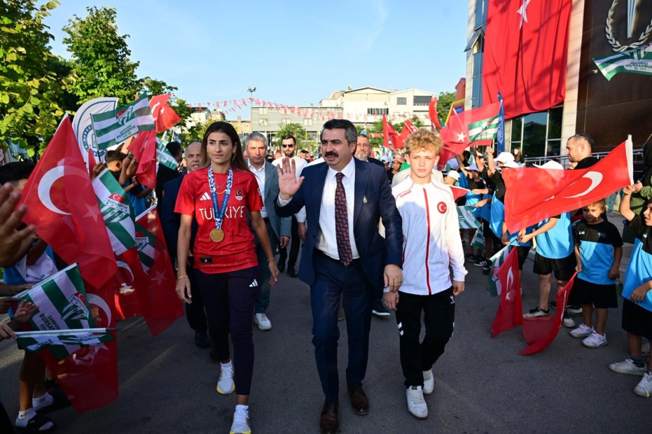 GENÇLERİN ADRESİ YILDIRIM