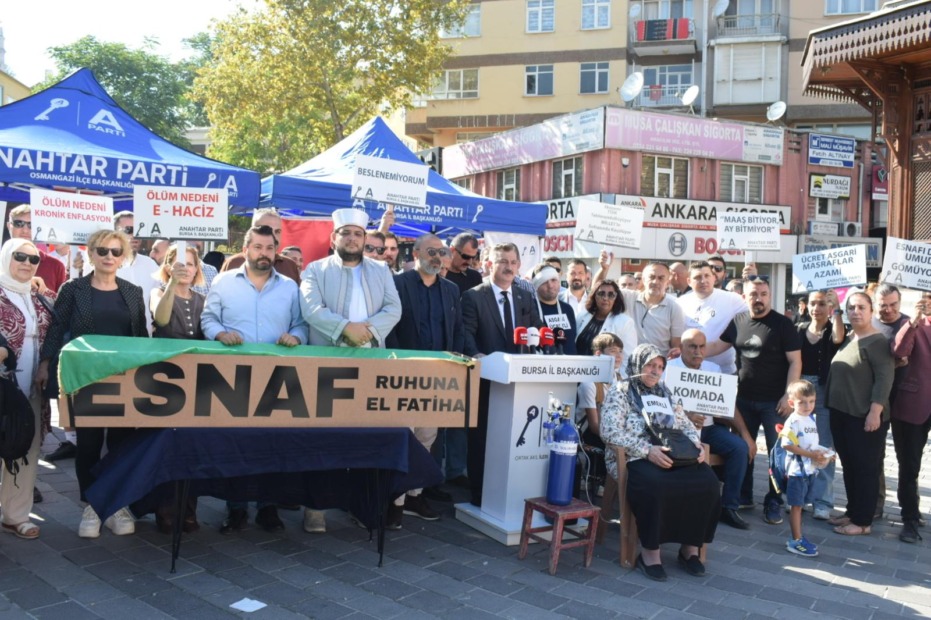 Anahtar Parti Bursa İl Başkanı Fikret Aslan’dan Çarpıcı Eylem: “Esnafın Ruhuna Fatiha”