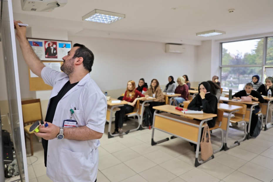Büyükşehir’in ücretsiz YKS kurslarında eğitimler başladı