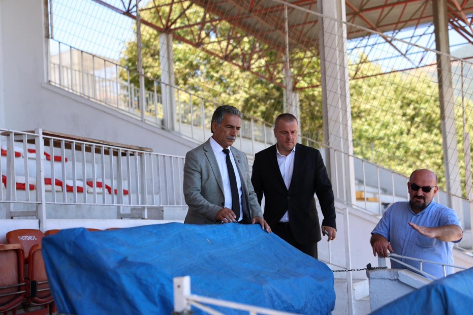 Gemlik’te Futbol Sahaları Yenileniyor