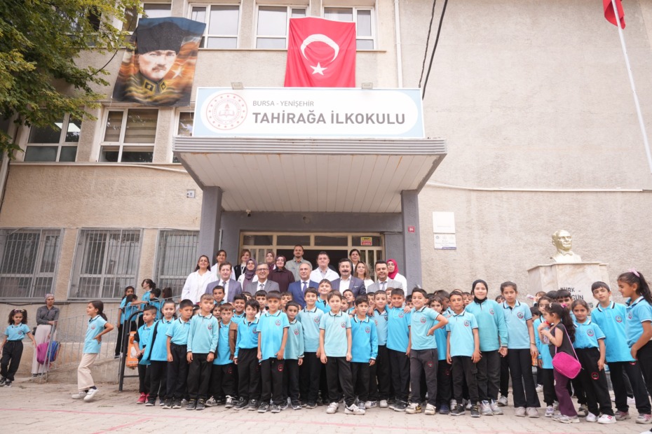 YILLAR ÖNCE ÖĞRENCİYDİ, ŞİMDİ BAŞKAN OLARAK AYNI OKULDA