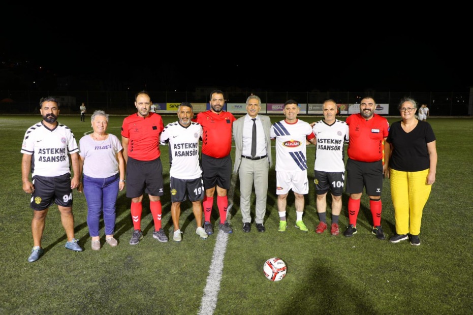 Gemlik “Cumhuriyet Kupası” Zeytin Futbol Turnuvası Başladı