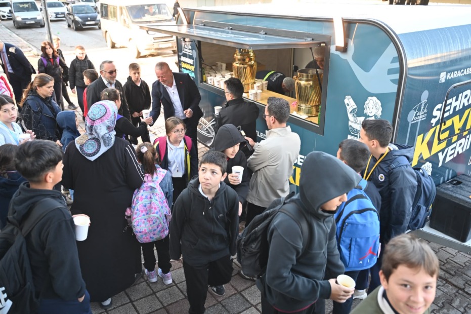 KARACABEY’DE “ÇORBA BİZDEN” KAMPANYASINA ÖĞRENCİLERDEN YOĞUN İLGİ