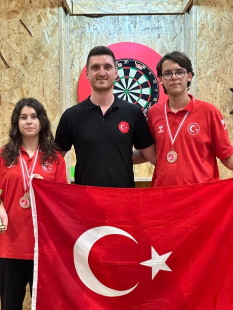 YILDIRIMLI DARTÇILARDAN MİLLİ GURUR