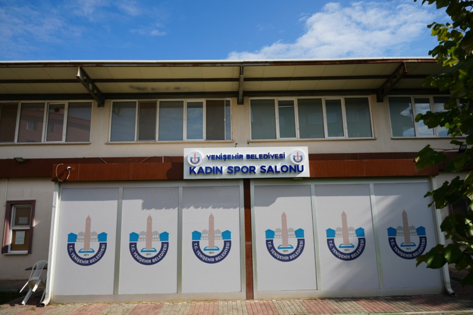 YENİŞEHİR BELEDİYESİ KADIN SPOR SALONU YENİLENEN YÜZÜYLE HİZMETE AÇILDI