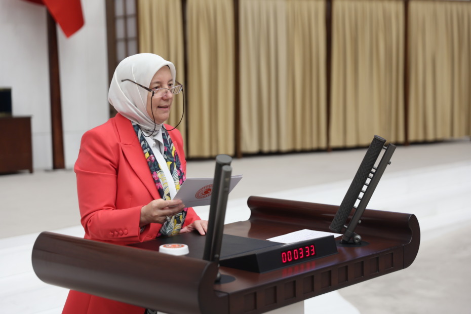 “TARLADAN SOFRAYA ÜRETİMİN HER AŞAMASINDA EMEĞİ OLAN KADIN ÇİFTÇİLERİMİZ, ÜLKEMİZİN GELECEĞİNİ YEŞERTİYOR”