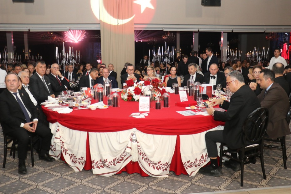 MARSİFED’DEN FİLENİN SULTANLARI’NA ‘CUMHURİYETE DEĞER KATANLAR’ ÖDÜLÜ…