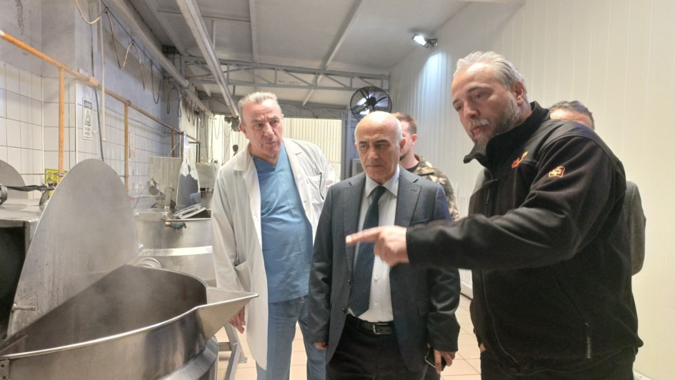 KAYMAKAM CANBABA’DAN GEMLİK’İN ASRA YAKLAŞAN DEĞERİ RİFAT MİNARE’YE ZİYARET