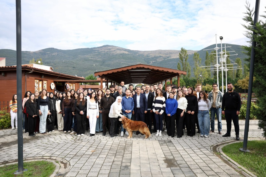 GEMLİK KENT KONSEYİ GENÇLİK MECLİSİ ÜNİVERSİTE ÖĞRENCİLERİYLE KAHVALTIDA BULUŞTU