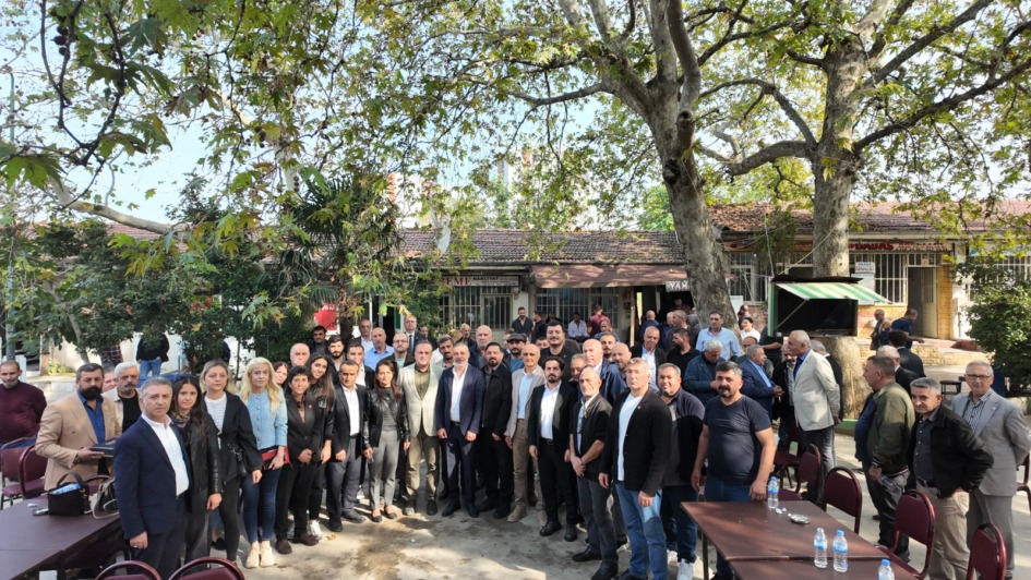 CHP BURSA İL BAŞKANI AVUKAT DENİZ BAYKAL’DAN OTOSANSİT KAMYONCULAR GARAJI’NA ÇIKARMA: “NAKLİYECİ ESNAFININ SESİNE KULAK VERİYORUZ!”